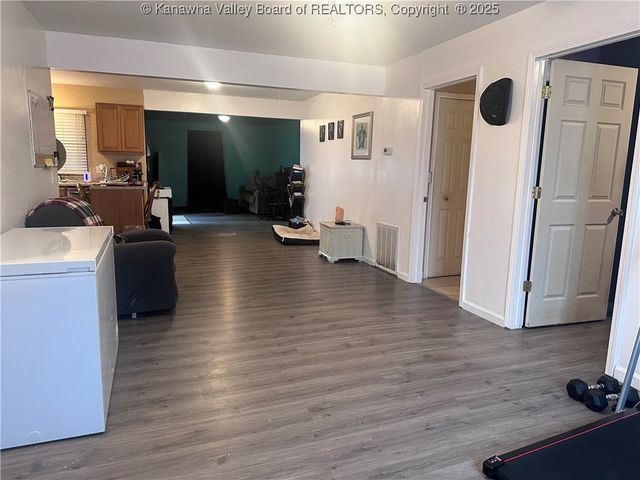 110 Surface Street, East Bank, WV 25067