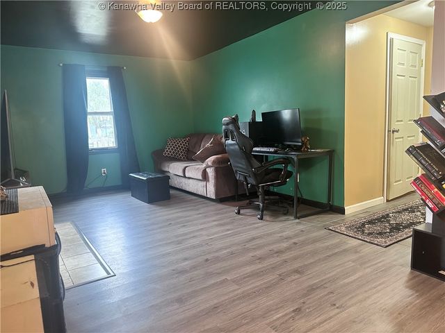 110 Surface Street, East Bank, WV 25067