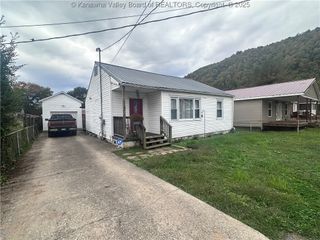 110 Surface Street, East Bank, WV 25067