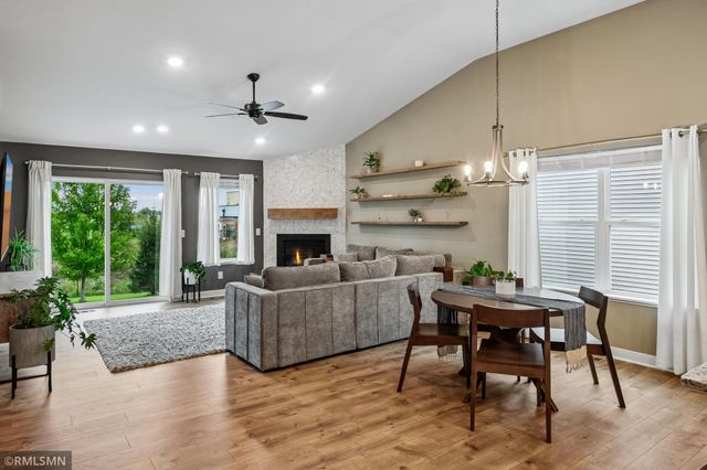 1909 Meridian Curve, Carver, MN 55315