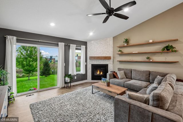 1909 Meridian Curve, Carver, MN 55315