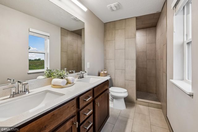 1909 Meridian Curve, Carver, MN 55315