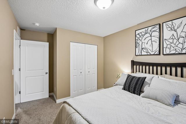 1909 Meridian Curve, Carver, MN 55315