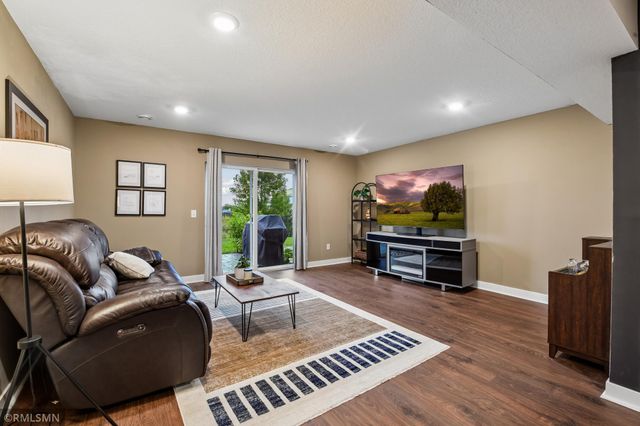 1909 Meridian Curve, Carver, MN 55315
