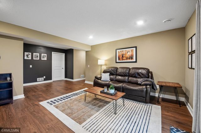 1909 Meridian Curve, Carver, MN 55315
