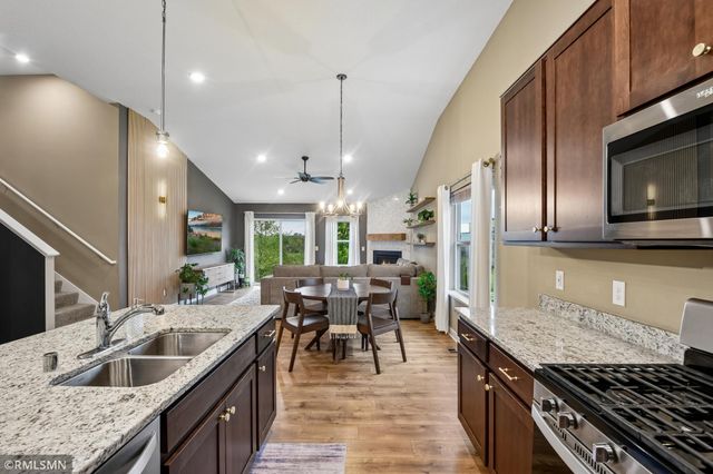 1909 Meridian Curve, Carver, MN 55315