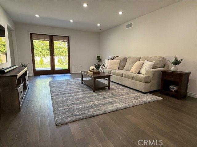 1121 Eucalyptus Ln, Pasadena, CA 91103