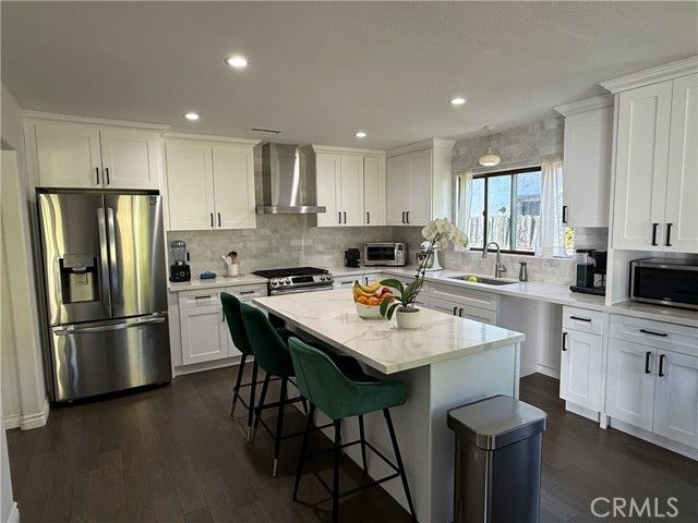 1121 Eucalyptus Ln, Pasadena, CA 91103