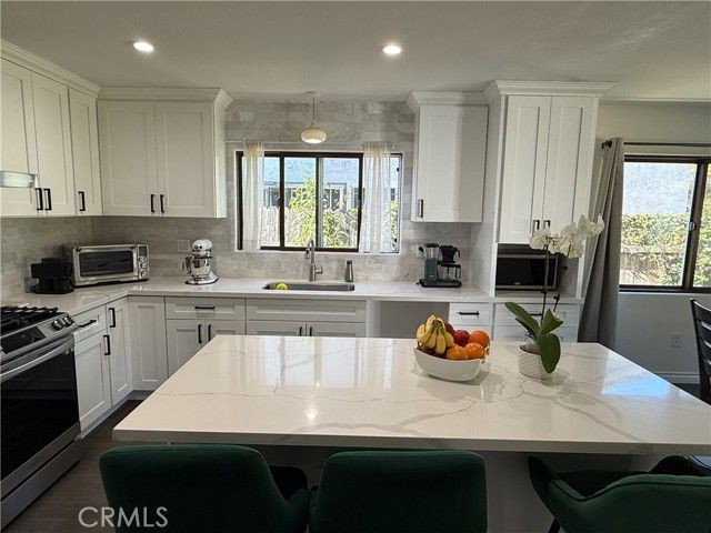 1121 Eucalyptus Ln, Pasadena, CA 91103