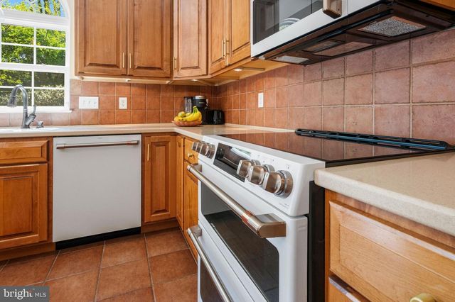304 HERINGTON DR, Reading, PA 19608