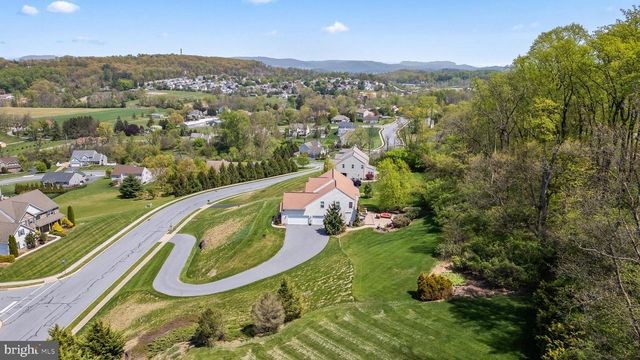 304 HERINGTON DR, Reading, PA 19608
