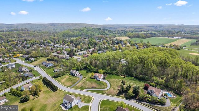 304 HERINGTON DR, Reading, PA 19608