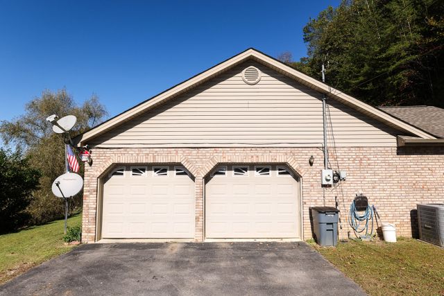 2678 KY - 229, Gray, KY 40734