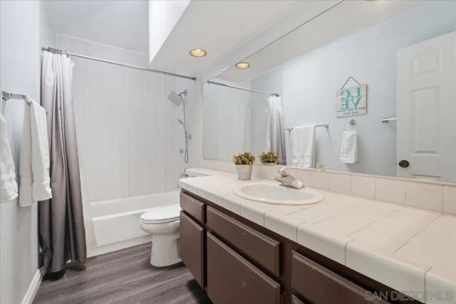 2174 Villa Sonoma Gln, Escondido, CA 92029