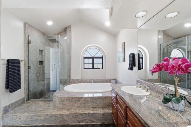 2174 Villa Sonoma Gln, Escondido, CA 92029