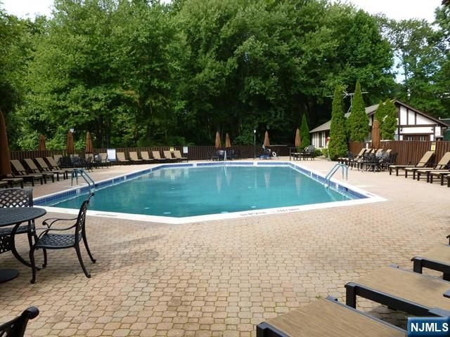 2002 Hawthorne Lane, Mahwah, NJ 07430