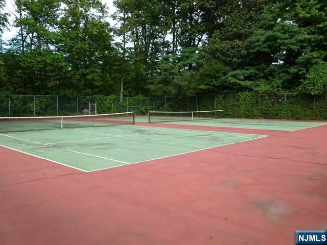 2002 Hawthorne Lane, Mahwah, NJ 07430