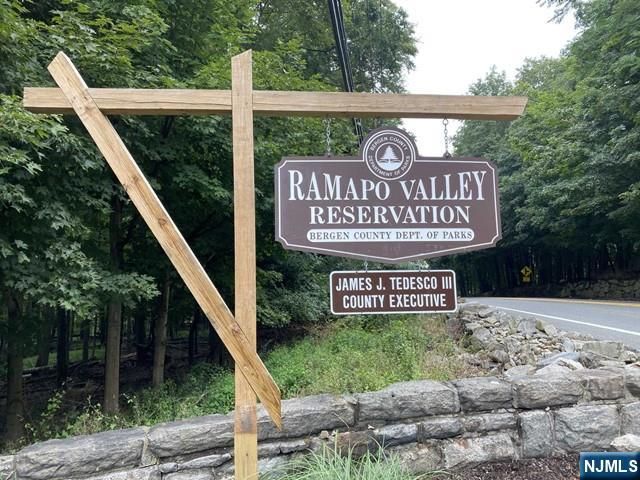 2002 Hawthorne Lane, Mahwah, NJ 07430
