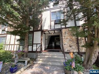 2002 Hawthorne Lane, Mahwah, NJ 07430