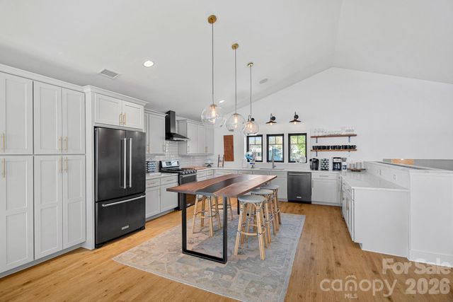 8182 Mountain Shore Drive, Sherrills Ford, NC 28673