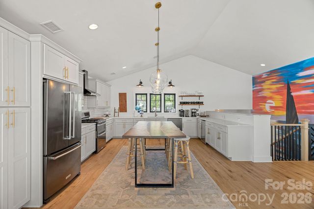 8182 Mountain Shore Drive, Sherrills Ford, NC 28673