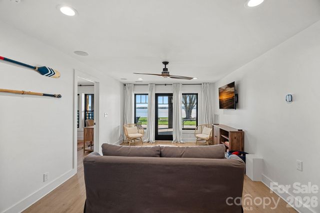 8182 Mountain Shore Drive, Sherrills Ford, NC 28673