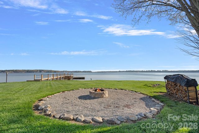 8182 Mountain Shore Drive, Sherrills Ford, NC 28673