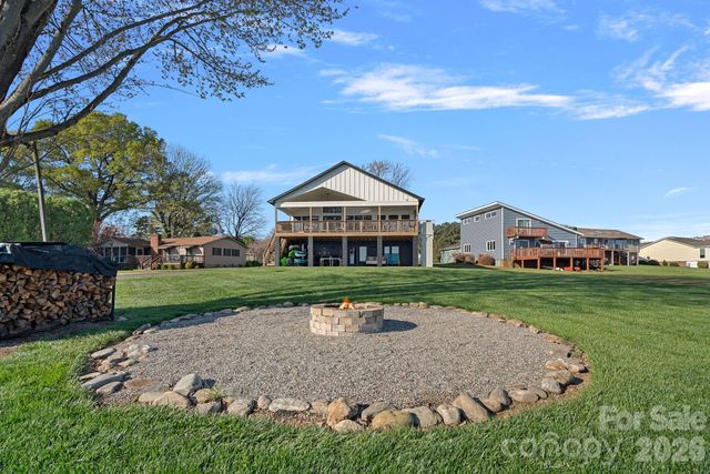 8182 Mountain Shore Drive, Sherrills Ford, NC 28673