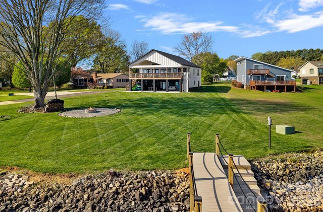 8182 Mountain Shore Drive, Sherrills Ford, NC 28673