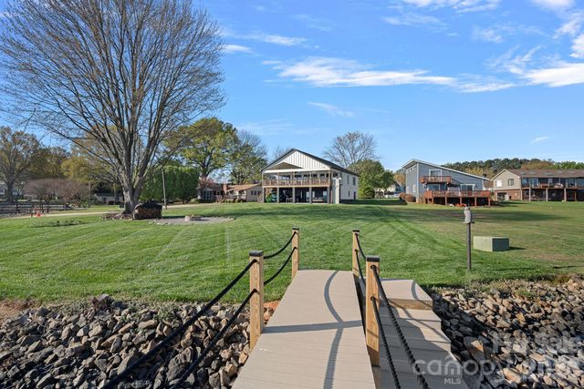 8182 Mountain Shore Drive, Sherrills Ford, NC 28673