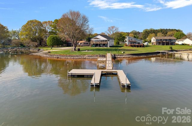 8182 Mountain Shore Drive, Sherrills Ford, NC 28673