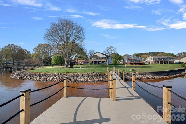 8182 Mountain Shore Drive, Sherrills Ford, NC 28673