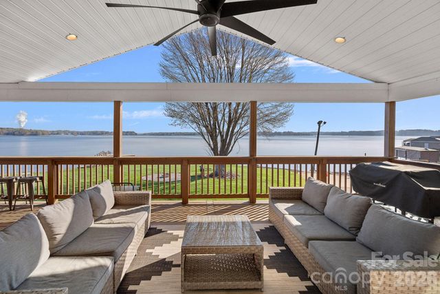 8182 Mountain Shore Drive, Sherrills Ford, NC 28673