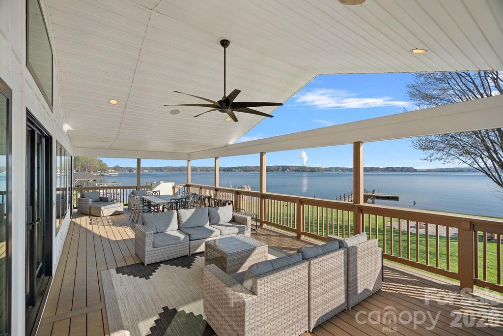 8182 Mountain Shore Drive, Sherrills Ford, NC 28673