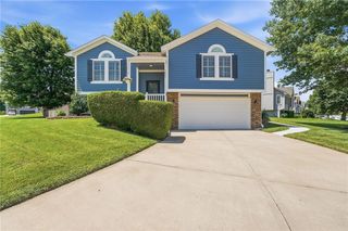 2621 NE Horseshoe Drive, Lee's Summit, MO 64086