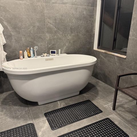 2000 S Bayshore Dr 46, Miami, FL 33133