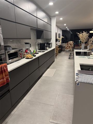 2000 S Bayshore Dr 46, Miami, FL 33133