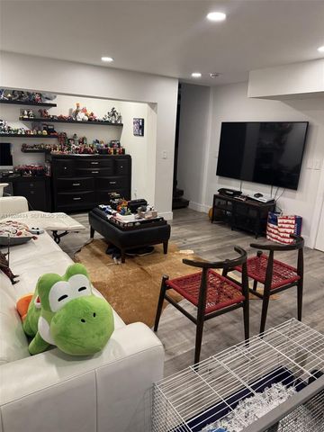 2000 S Bayshore Dr 46, Miami, FL 33133