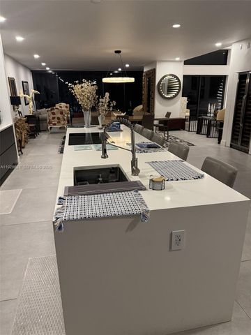 2000 S Bayshore Dr 46, Miami, FL 33133