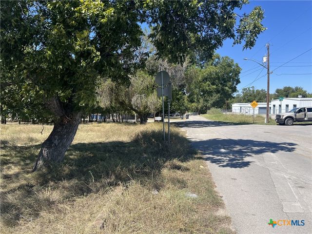 415 N Hickory Avenue, New Braunfels, TX 78130