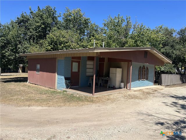 415 N Hickory Avenue, New Braunfels, TX 78130