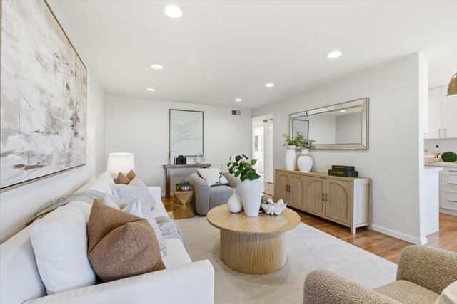 255 S Rengstorff Avenue 7, Mountain View, CA 94040