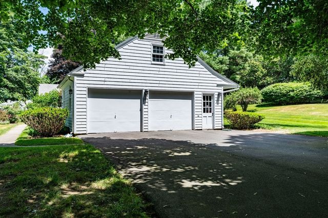 1196 Florence Rd, Northampton, MA 01062