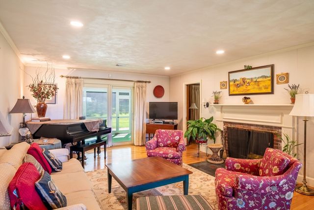 1196 Florence Rd, Northampton, MA 01062