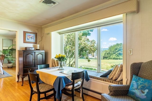 1196 Florence Rd, Northampton, MA 01062