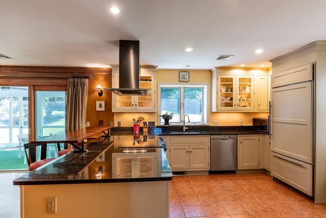 1196 Florence Rd, Northampton, MA 01062