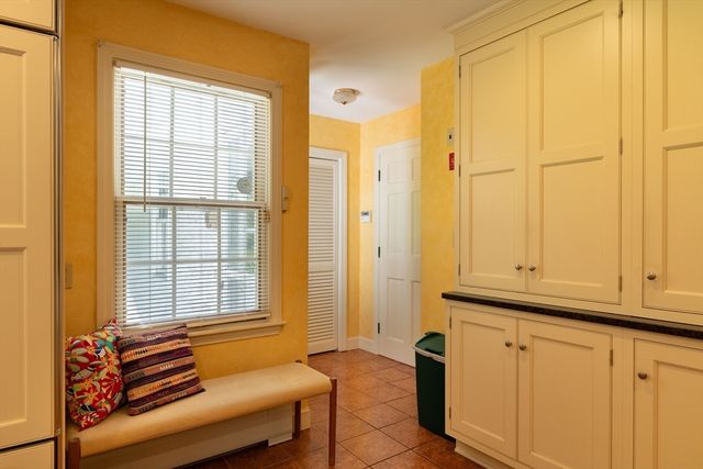1196 Florence Rd, Northampton, MA 01062