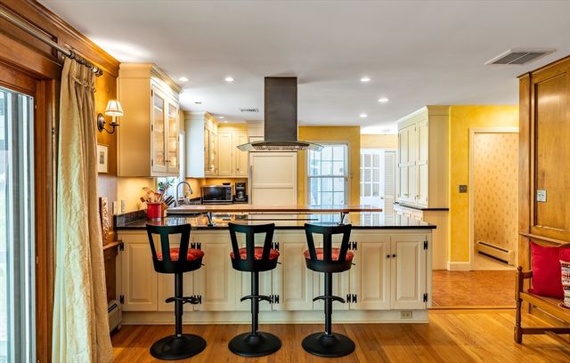1196 Florence Rd, Northampton, MA 01062