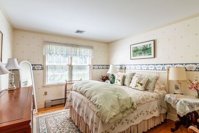 1196 Florence Rd, Northampton, MA 01062