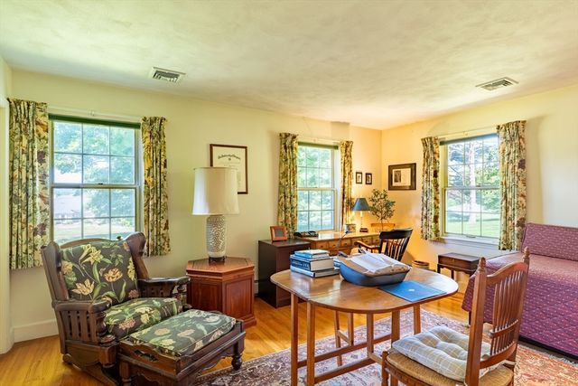 1196 Florence Rd, Northampton, MA 01062